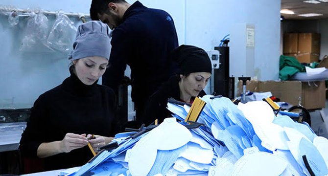 Çin'in maske talebini karşılamak için gece- gündüz çalışıyorlar