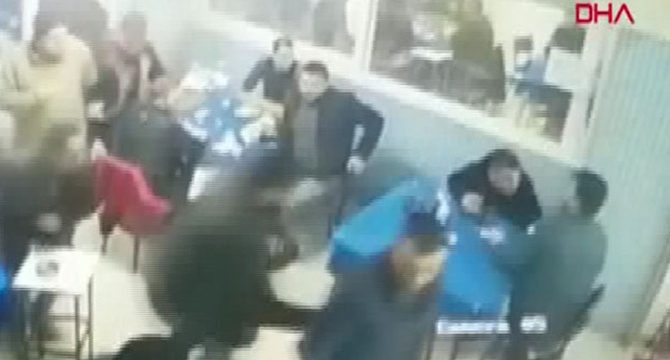 Deprem anı güvenlik kameralarına böyle yansıdı