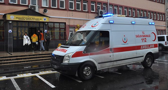 4'üncü kattaki sınıfın penceresinden atlayan Rojbin, hayati tehlikeyi atlattı