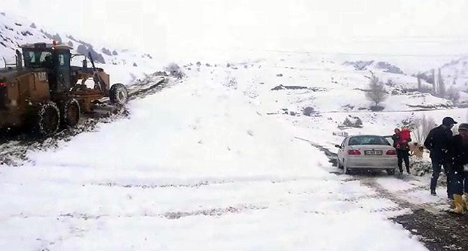 Doğu'da 532 köy yolu kardan kapandı