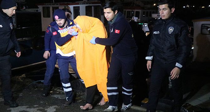 Ekipler denizden güçlükle çıkardı!