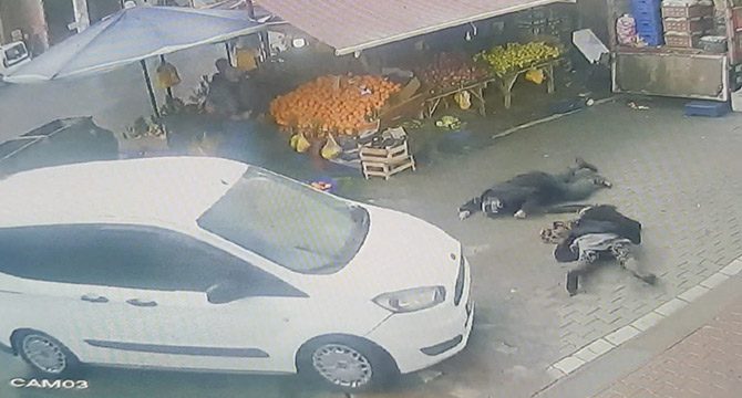 Esenyurt'ta yaşlı çiftin ölümden döndüğü kaza kamerada