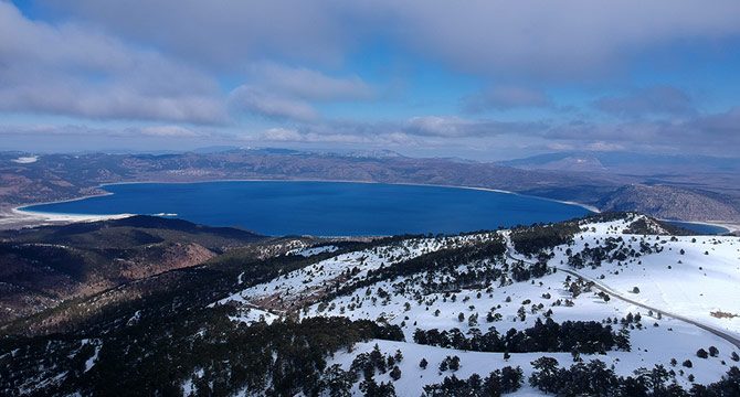 Göl manzaralı kayak
