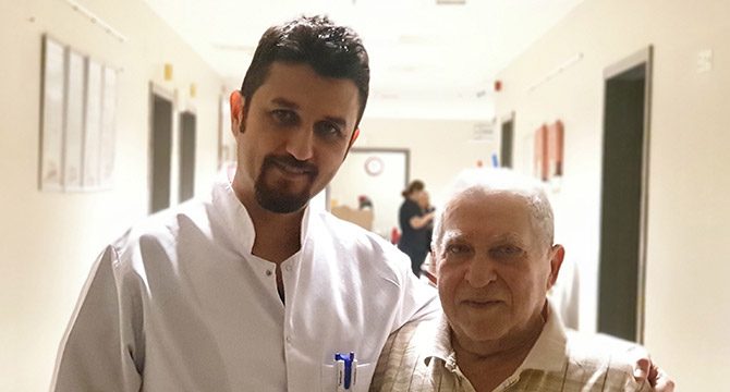 Bağırsağını tıkayan hurma çekirdekleri çıkarıldı