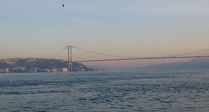 İstanbul Boğazı çift yönlü deniz trafiğine kapatıldı