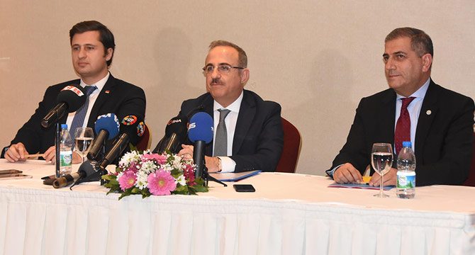 İzmir'de siyasi parti il başkanları kentin sorunları için buluştu