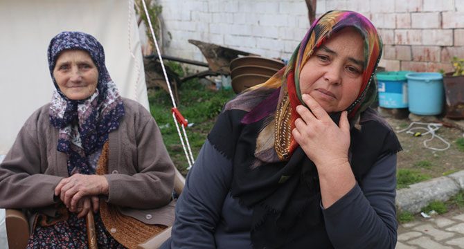 Manisa'da artçılar sürüyor, vatandaşlar tedirgin