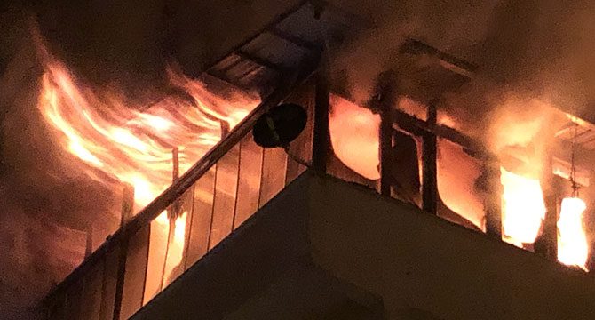 Artvin'de çatı katı 3 saat arayla iki kez yandı