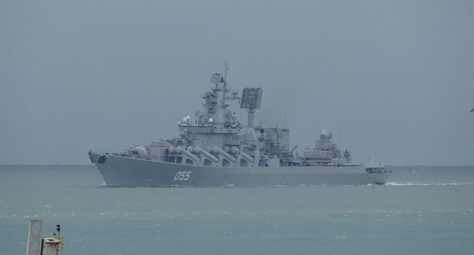 İstanbul'da bekleyen Rus savaş gemisi Karadeniz'e döndü