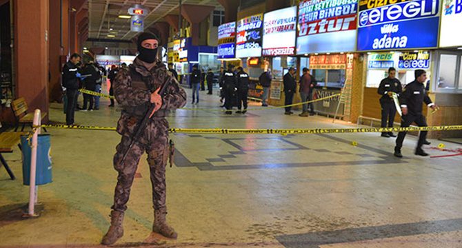 Adana Otogarı'nda silahlı ve bıçaklı kavga: 3 yaralı