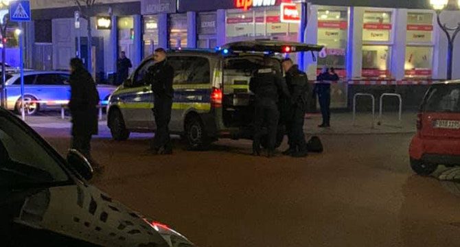 Almanya'da silahlı saldırı: 8 ölü