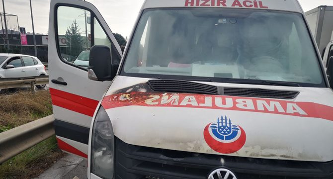 Kartal D-100'de ambulansta yangın çıktı