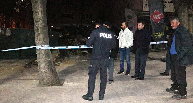 Ankara'da, 2 katlı hırdavatçı dükkanı çöktü