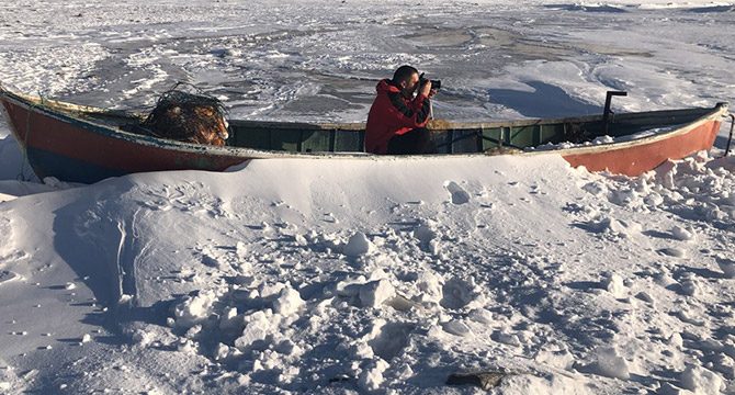 Aygır Gölü'nde buz tabakasının kırılma sesleri ürkütüyor