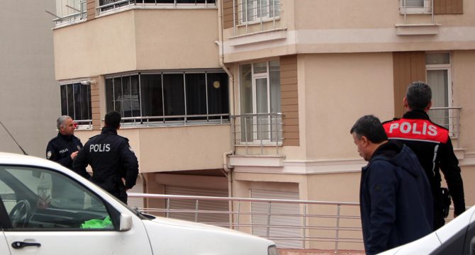 Uzaklaştırma kararı bulunan evi basıp, 2 çocuğunu kaçırdı
