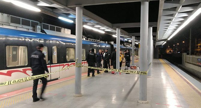 Metro hattına atlayan kişi hayatını kaybetti 