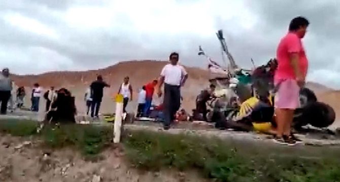 Peru’da iki otobüs kafa kafaya çarpıştı: 10 ölü, 40 yaralı