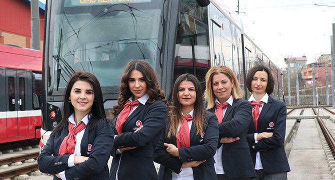 Samsun'da tramvayın kadın makinistleri