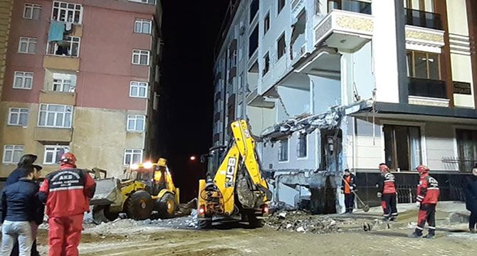 Çöken binanın enkaz kaldırma çalışmaları tamamlandı