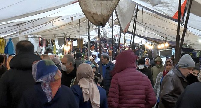 Güngören'de semt pazarında koronavirüs tedbirlerine uyulmadı
