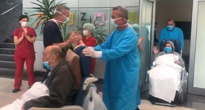 Koronavirüsü yenen yaşlı çiftin doktoru: Koronavirüs bulaşmış herkes ölmüyor