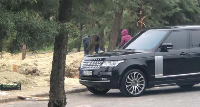 Ebru Şallı oğlunun mezarını ziyaret etti