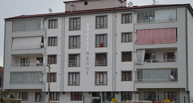 Elazığ'da 5 katlı apartman, karantinaya alındı