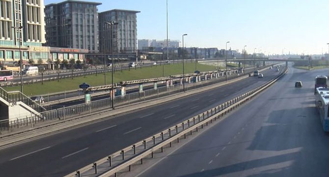 Sokağa çıkma yasağının ilk gününde İstanbul'da yollar boş kaldı
