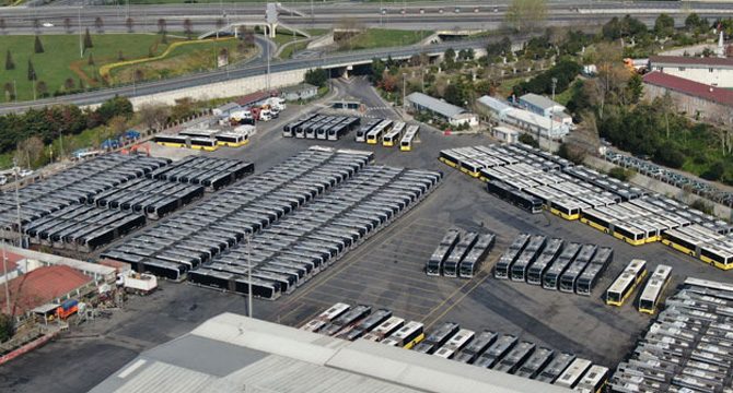 Seferler durdu metrobüsler garajlara sığmadı