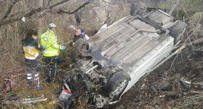 Suşehri'nde otomobil devrildi: 4 ölü, 1 yaralı