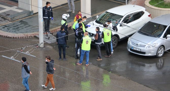 Polisle vatandaş arasında 'ekmek' alma tartışması