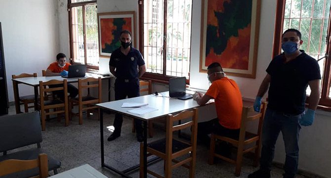 KKTC´de cezaevindeki mahkumlar aileleriyle görüntülü görüşüyor