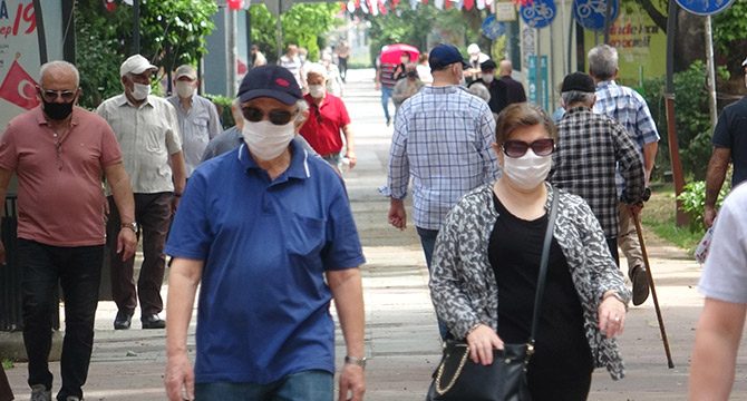 Kocaeli'de boş sokaklar, yine 65 yaş üzerindekilere kaldı