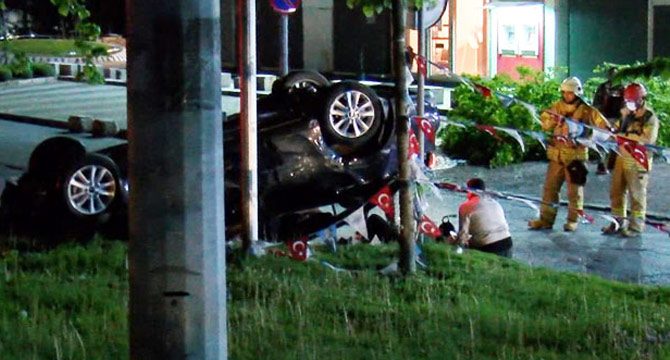 Sarıyer'de otomobil takla attı: 3 yaralı