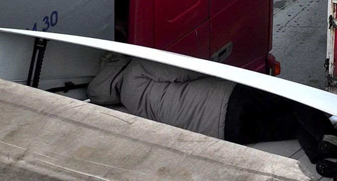 TIR’da gizlenip, sınırı kaçak geçmek isterken yakalandı