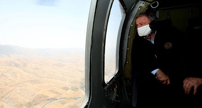 Bakan Akar, operasyonu sınır hattından takip ediyor