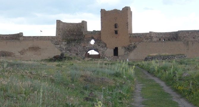 Ani Ören Yeri'ndeki Menuçehr Camii, restore edilerek ibadete açılacak