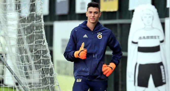 Berke Özer 1 yıl daha Westerlo'da