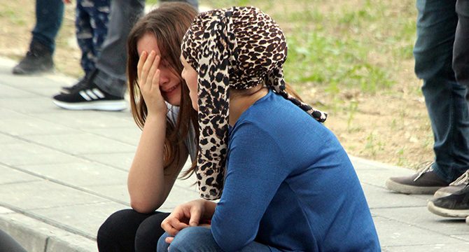 Yangına uykuda yakalanan 2 kardeş, dışarı çıkmayı başardı