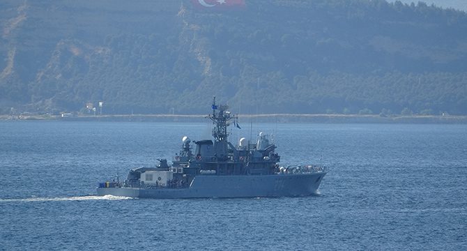 Romanya savaş gemisi, Çanakkale Boğazı'ndan geçti
