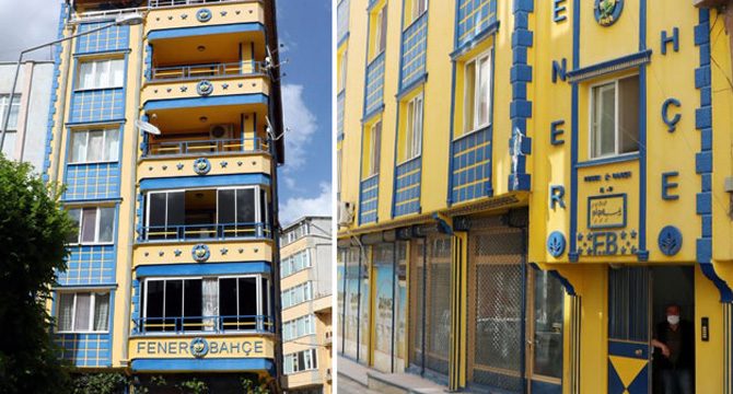 Fanatik aile sarı lacivert apartmanda yaşıyor