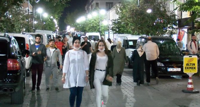 Bahçelievler ve Gaziosmanpaşa'da vatandaşlar sokağa akın etti