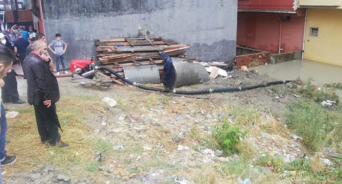 İstanbul Valiliği: Esenyurt'ta zemin katta mahsur kalan 3 çocuk kurtarıldı