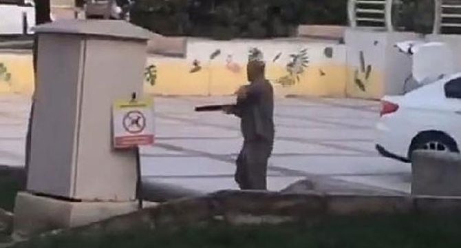 Balçova Belediyesi önünde çifte silahlı dehşet