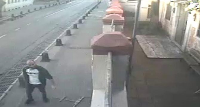 Kilisenin kapısındaki haçı söken şüpheli için ceza istendi