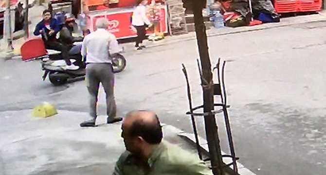 Şişli'de pompalı tüfekli, motosikletli saldırganlar kamerada