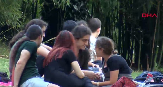 Sosyal mesafe unutuldu, eski günlere dönüldü