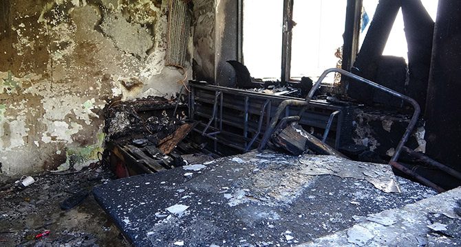 Çanakkale'de ev yangını: 1'i ağır 2 kardeş yaralı