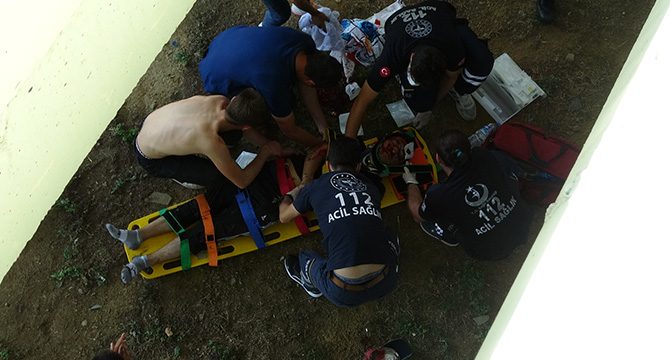 Kâğıthane'de takip ettikleri kişilere çarptılar: 1'i ağır 2 yaralı -1