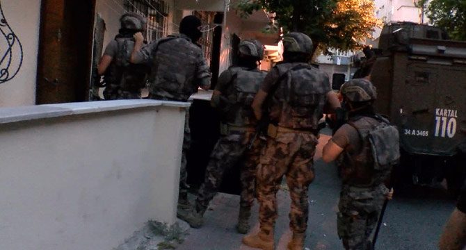  İstanbul'da 400 polisle uyuşturucu operasyonu, 75 şüpheli gözaltında 